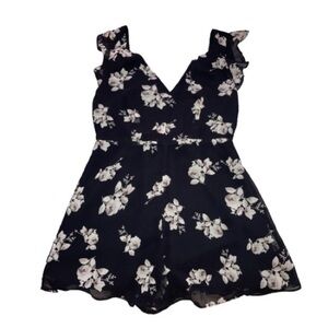 Urban Outfitters Kimchi Blue Black Floral Crepe Playsuit-romper size 2 XS